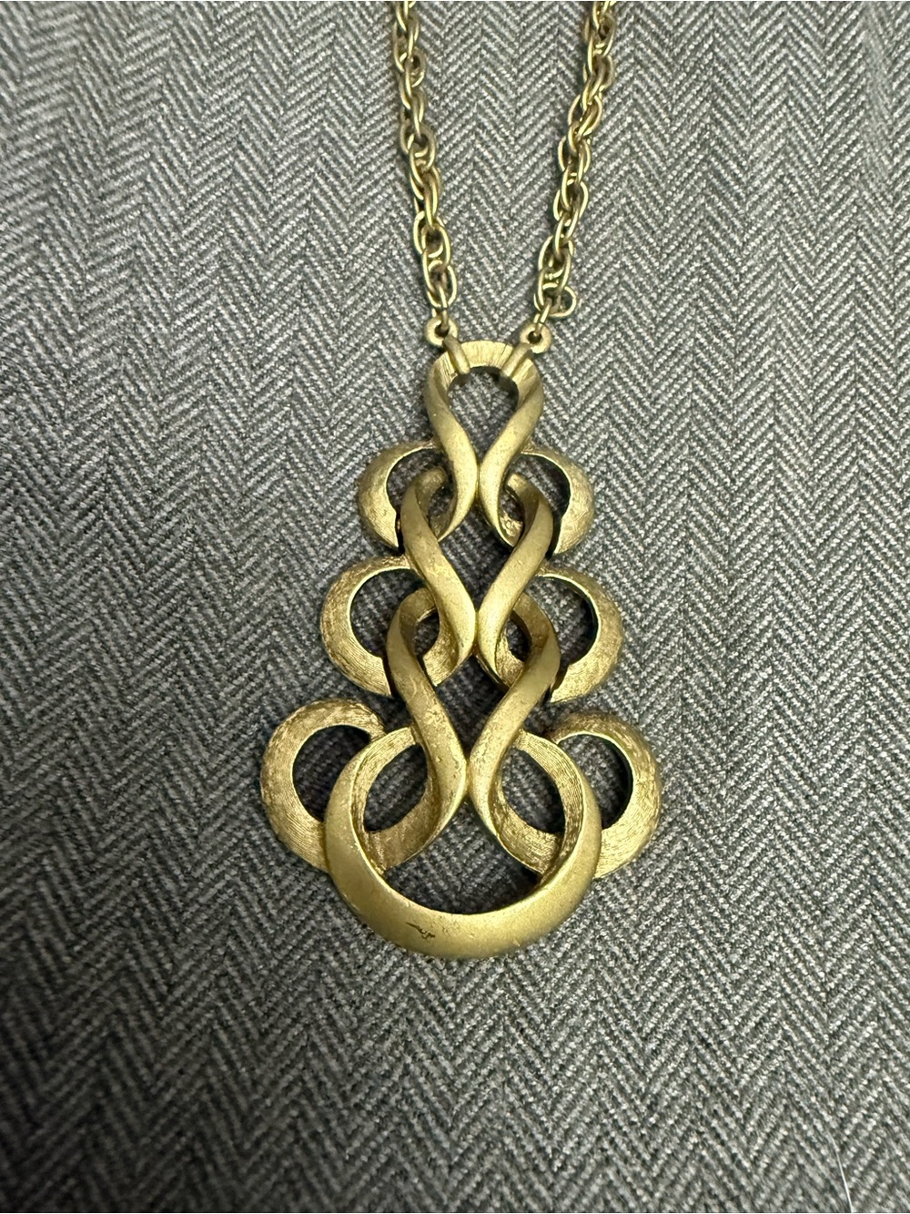 Vintage Trifari Gold Tone Statement Pendant Necklace 24” Chain